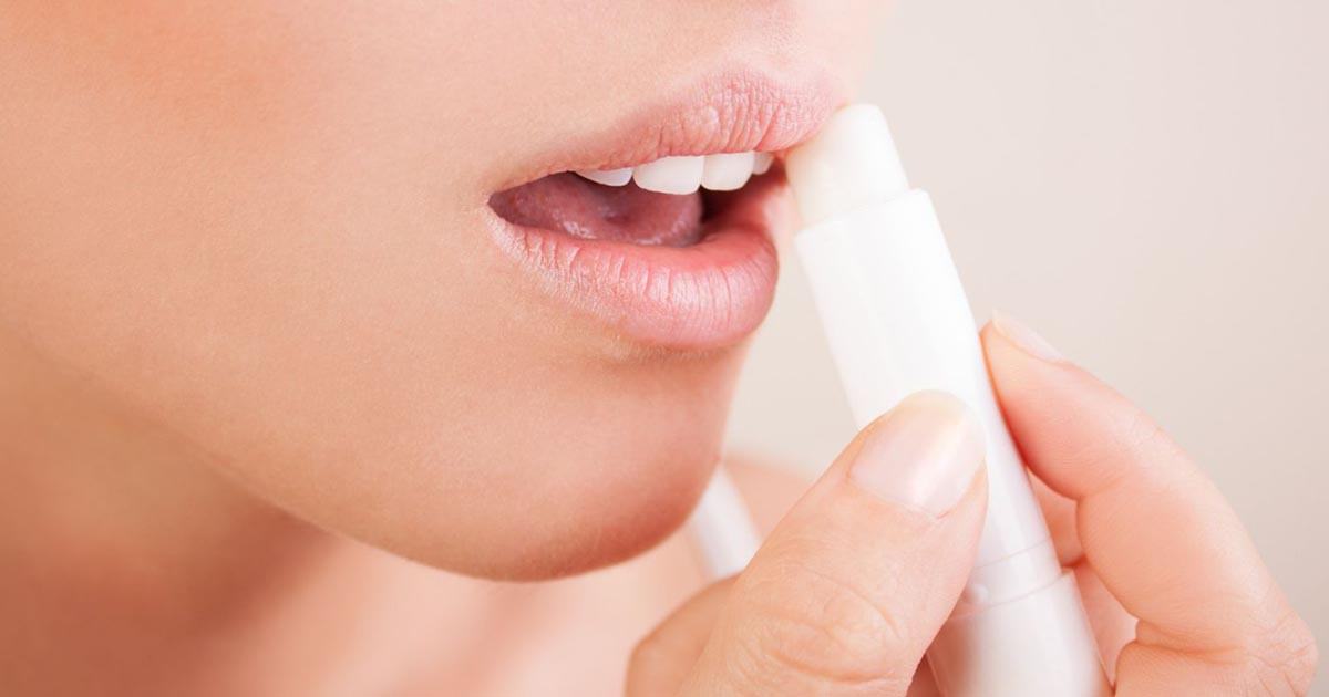 cách trị thâm môi tự nhiên Cách trị thâm môi đơn giản tại nhà - Viện thẩm mỹ quốc tế Linh Anh