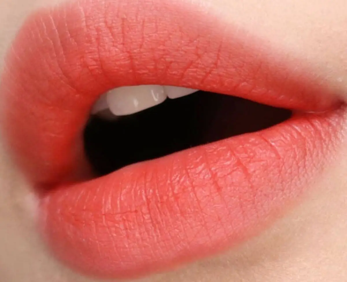 Hình ảnh phun môi màu đỏ cam - Viện thẩm mỹ quốc tế Linh Anh