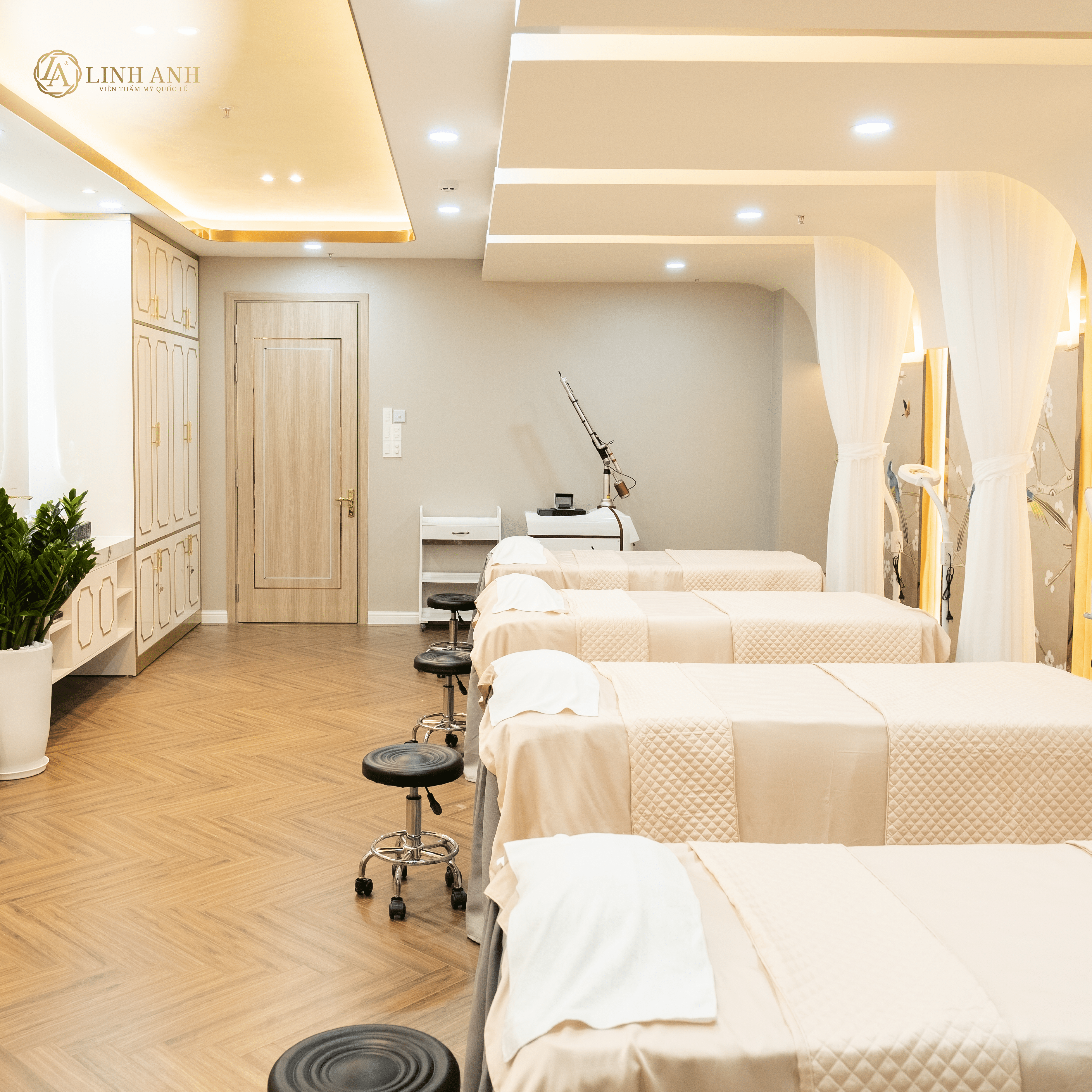 Phòng chăm sóc da được thiết kế sang trọng, độc đáo tạo không gian riêng cho khách hàng