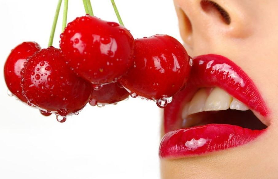 phun môi màu đỏ cherry thời thượng