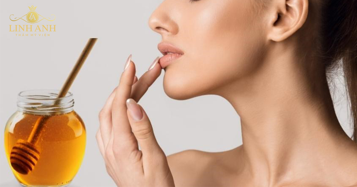 dưỡng môi bằng mật ong