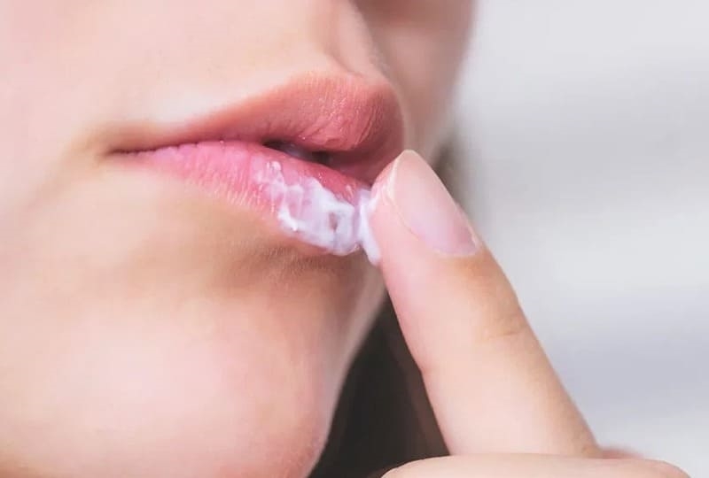 thuốc fougera bôi môi sau phun xăm