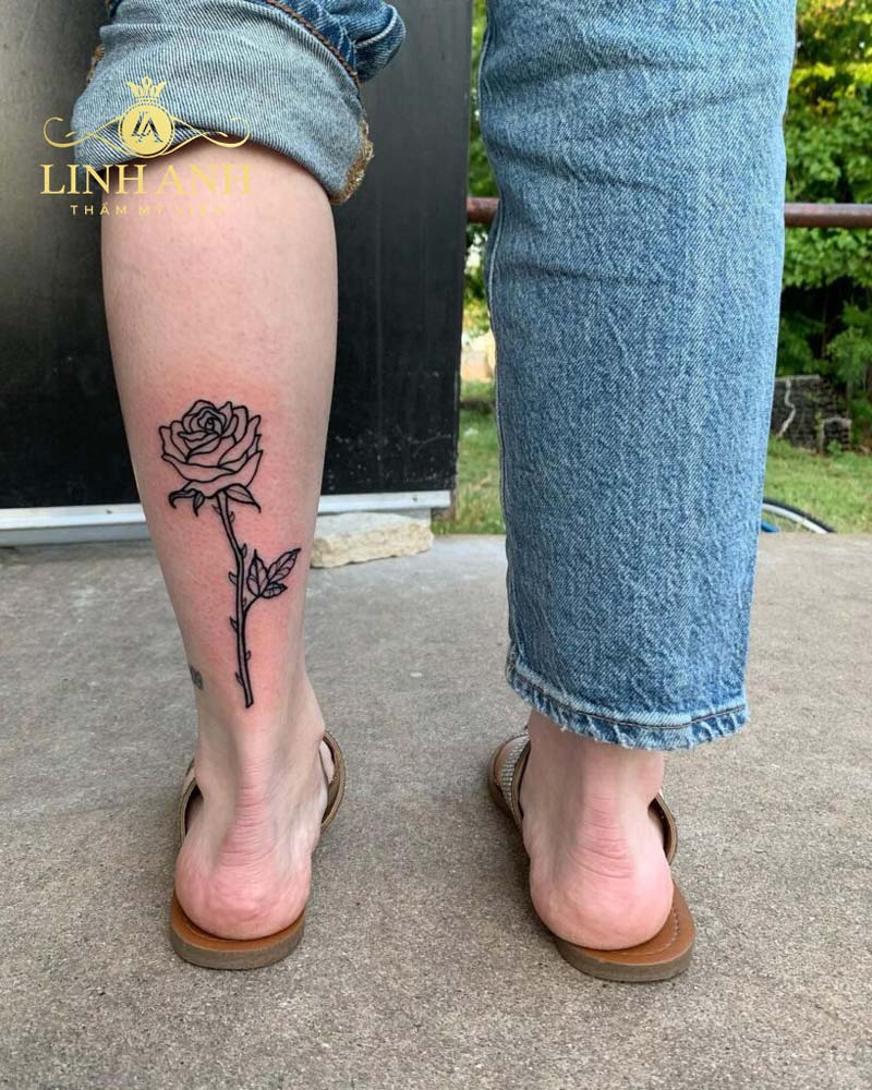 hình xăm bắp chân nữ bông hồng