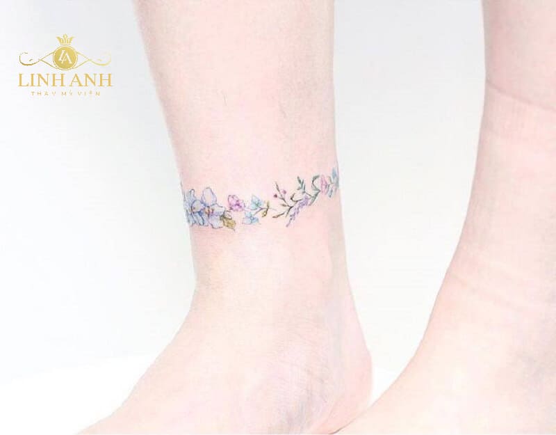 hình xăm vòng hoa lá ở cổ chân