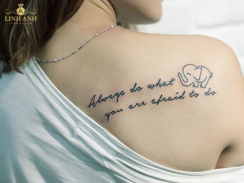 tattoo chữ đẹp cho nữ ở sống lưng