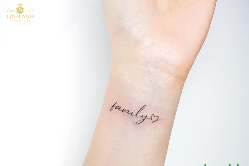 tattoo chữ ở eo đẹp cho nữ