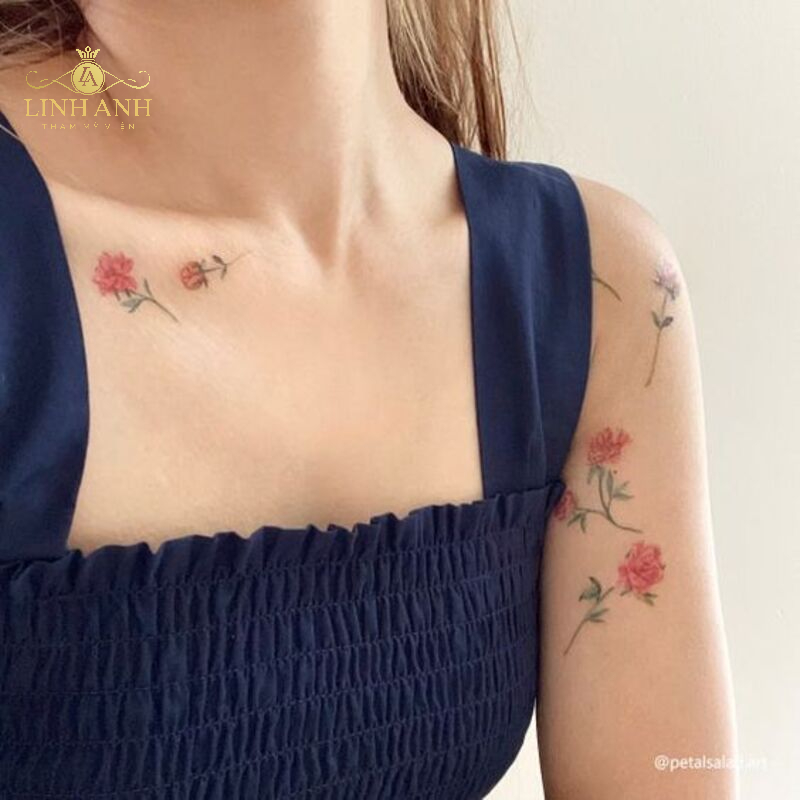 tattoo hoa mẫu đơn ở ngực