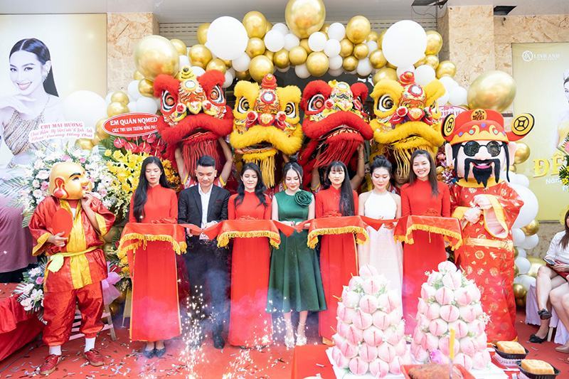 Cắt băng khánh thành khai trương Thẩm Mỹ Linh Anh chi nhánh Bình Dương