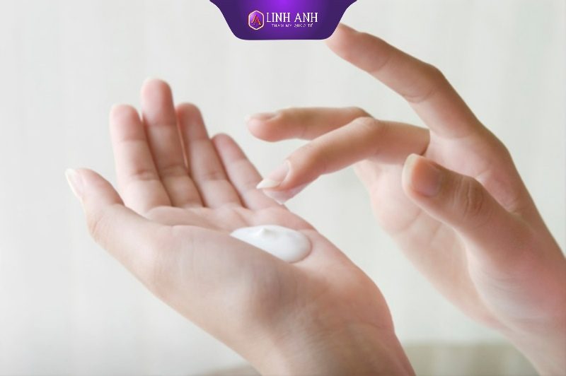 kem trị nhăn và trẻ hóa da vùng mắt