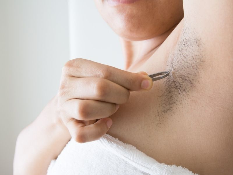 có bầu nhổ lông nách được không