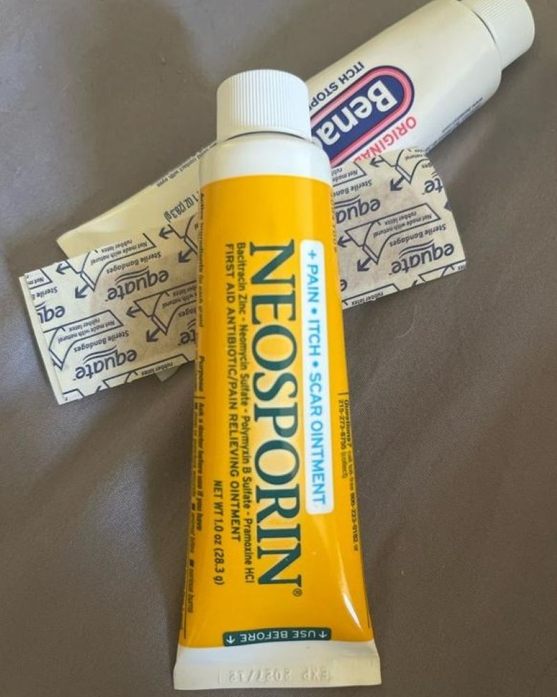 Kem ngừa sẹo Neosporin Scar Solution