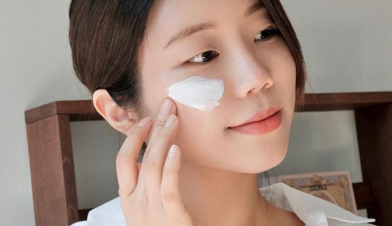 Nốt ruồi lệ có nên tẩy không