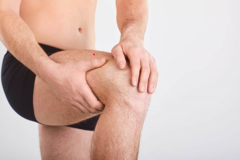 Nốt ruồi son ở đùi nam giới