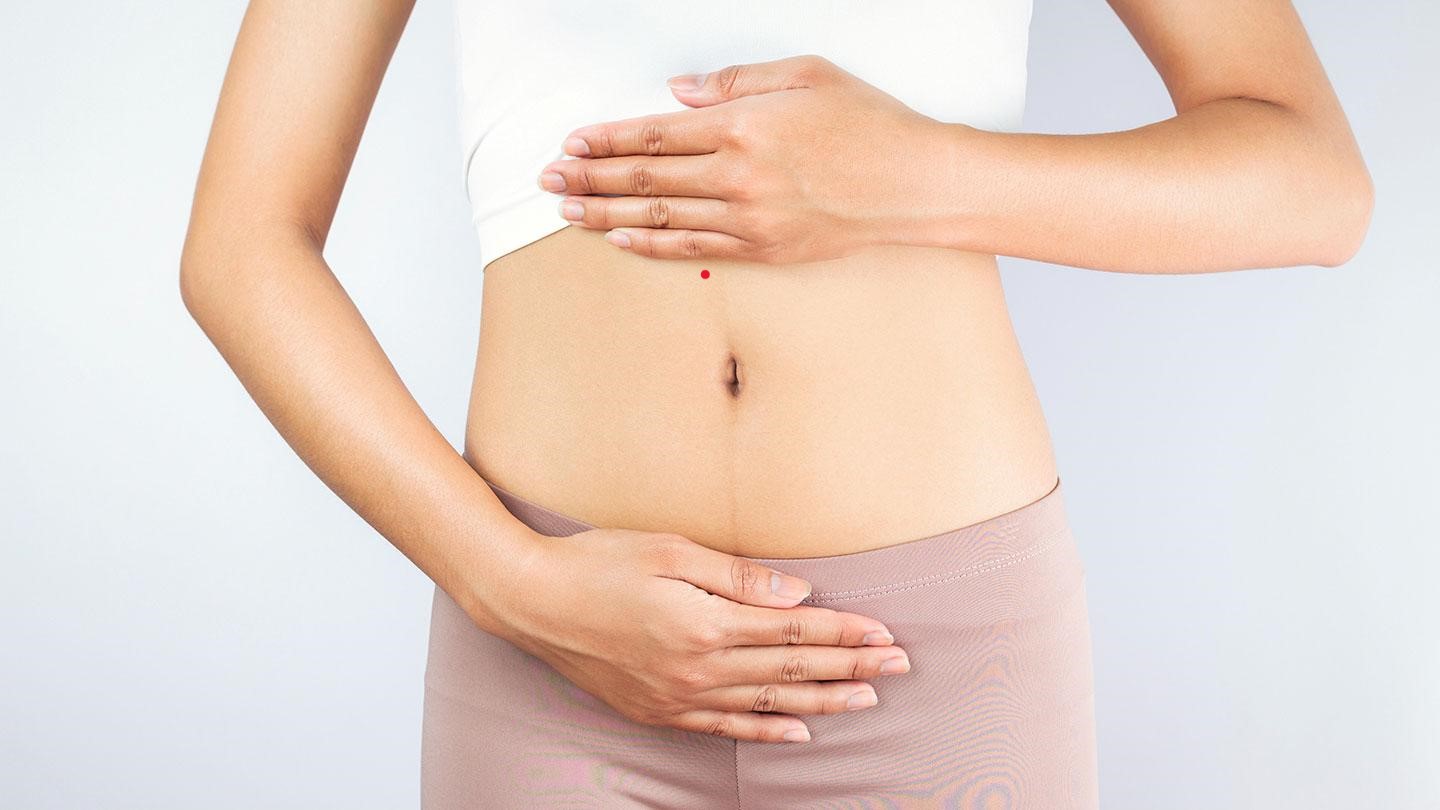 Nốt ruồi son ở giữa bụng và ngực