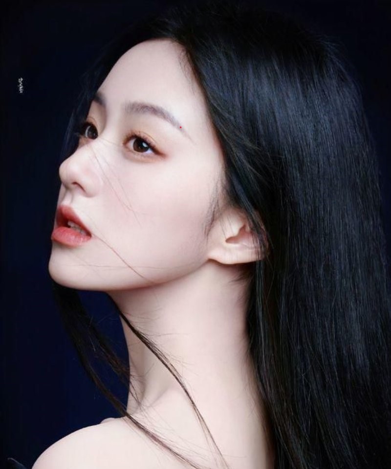 Nốt ruồi son ở lông mày phú quý