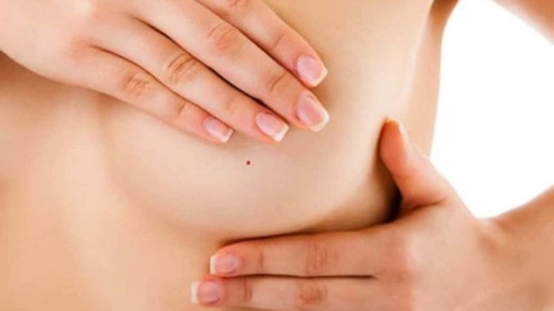 nốt ruồi son ở ngưc phải phụ nữ nốt ruồi son ở ngưc phải phụ nữ