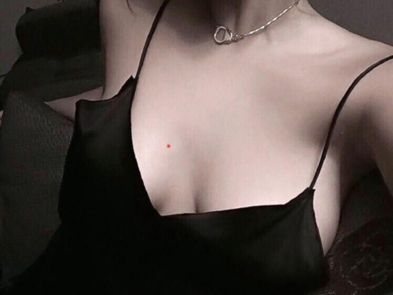 nốt ruồi son ở ngực trái nữ nốt ruồi son ở ngực trái nữ