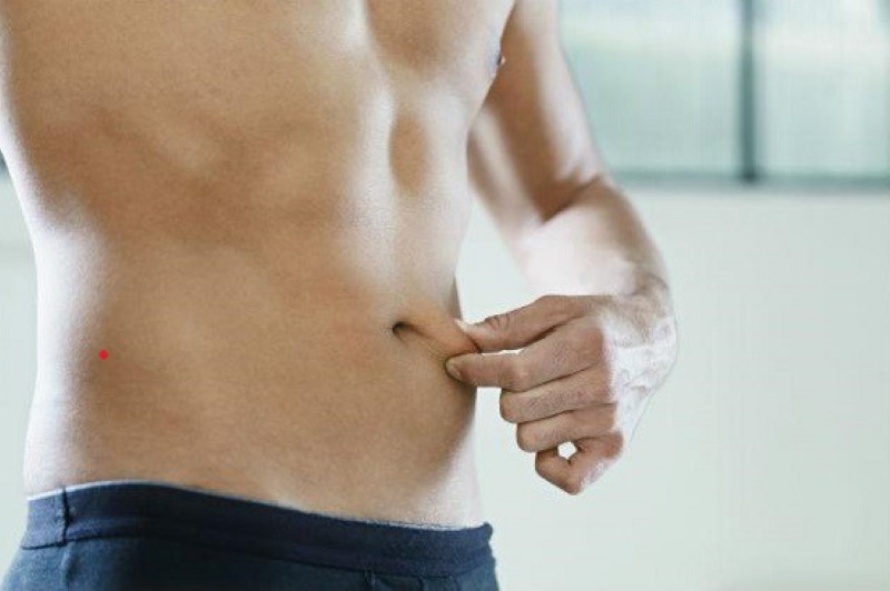 Nốt ruồi son ở sườn bụng