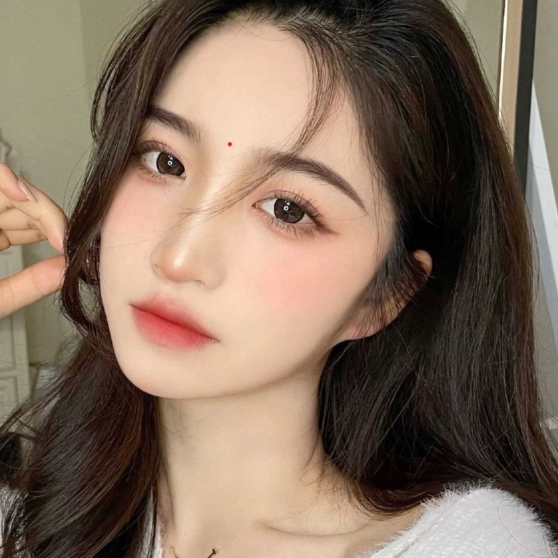 Nốt ruồi son phú quý tại ấn đường