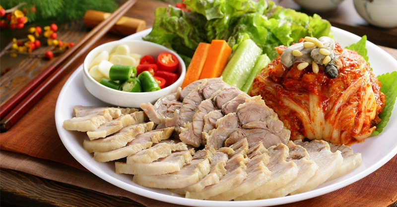 Tẩy nốt ruồi ăn thịt heo được không