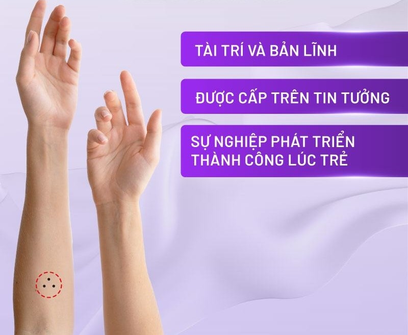 Nốt ruồi ở tay trái phụ nữ