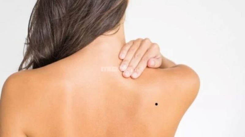 nốt ruồi sau vai phải phụ nữ nốt ruồi sau vai phải phụ nữ