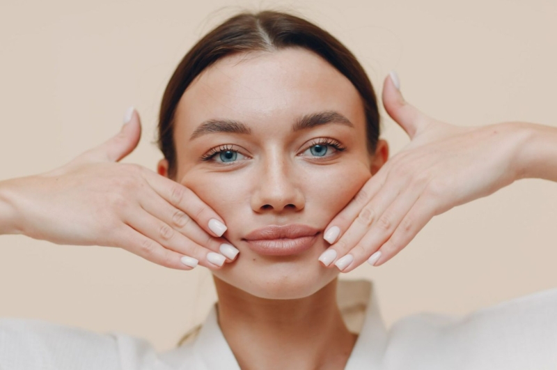 Massage xóa rãnh cười