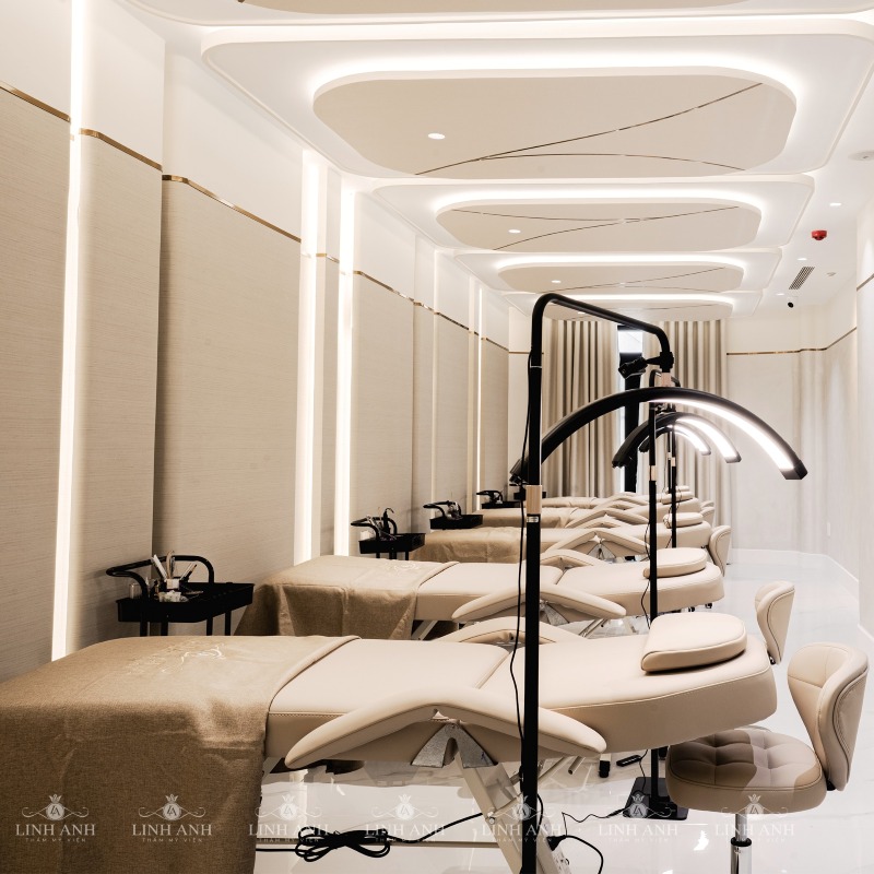 Phòng phun xăm rộng rãi, thoáng mát