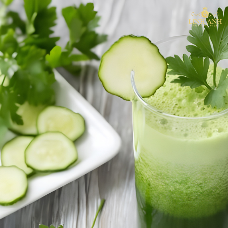 Xăm môi có thể uống nước ép dưa chuột