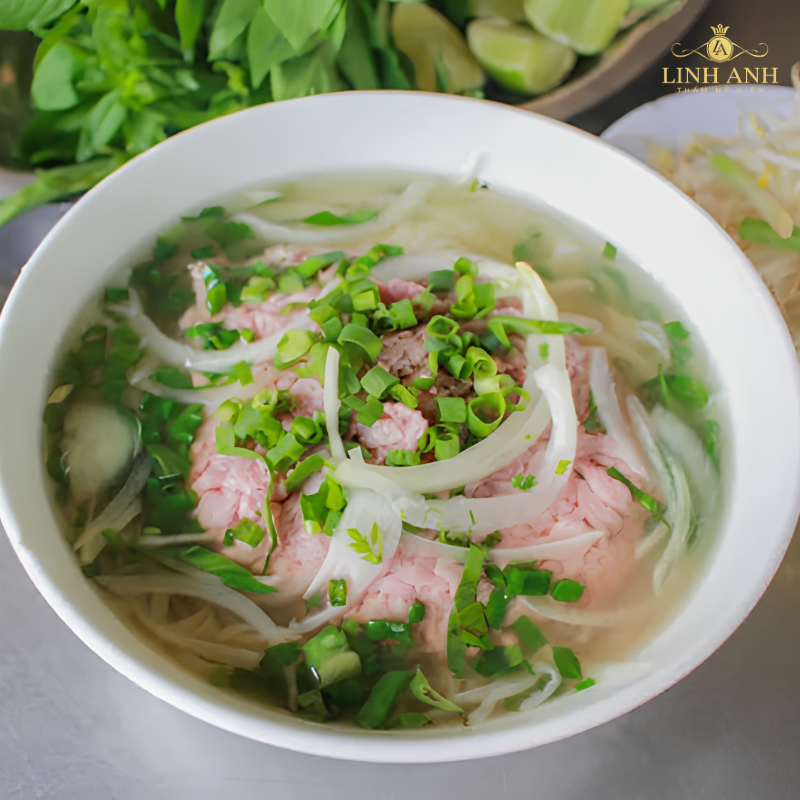 Ăn mở nước ấm vừa sau xăm môi