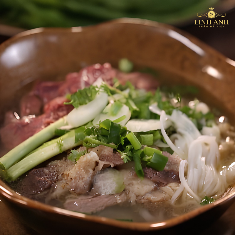 Mới xăm môi ăn phở được không