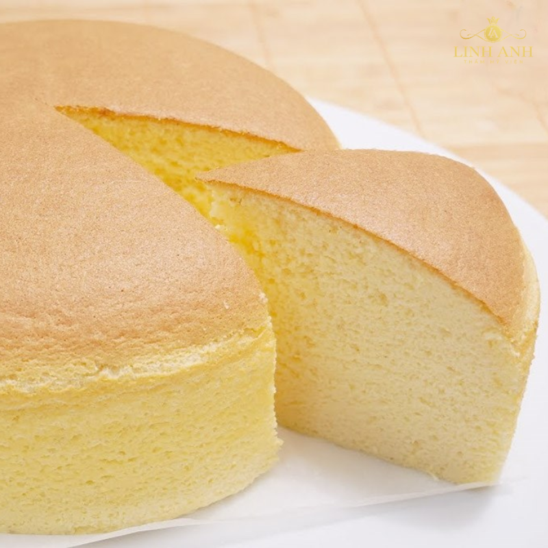 Phun môi có ăn được bánh bông lan không