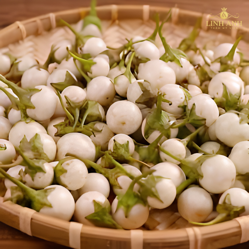 Không ăn cà pháo sau phun môi