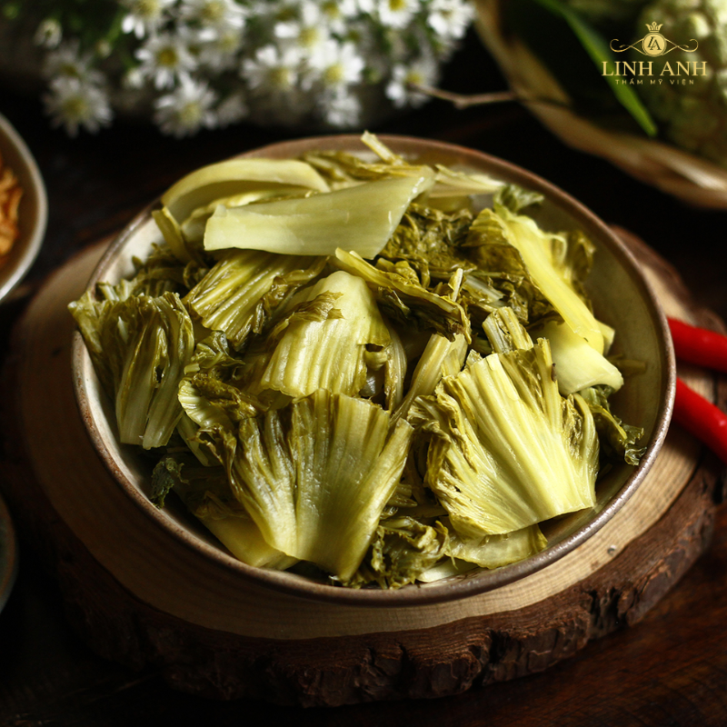 Phun môi ăn dưa cải muối được không