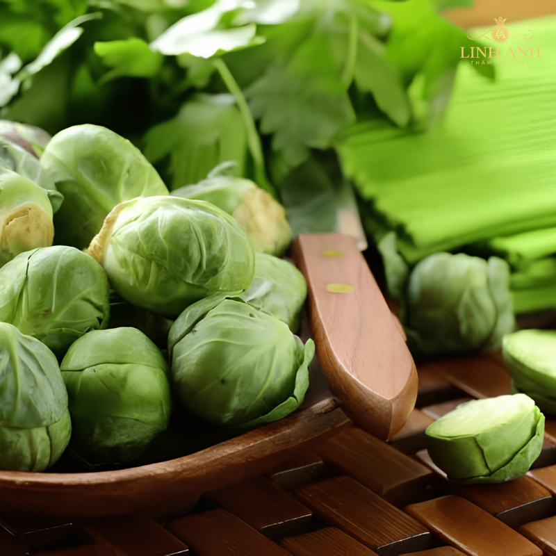 Ăn rau dền và các loại rau khác sau xăm môi