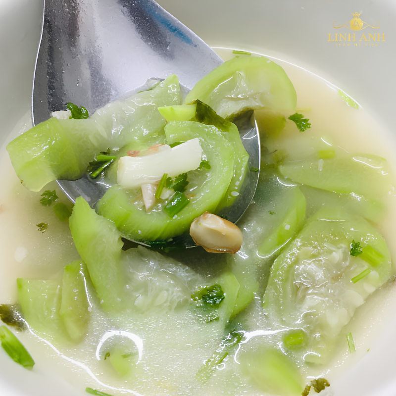 Ăn canh mướp hương sau phun môi