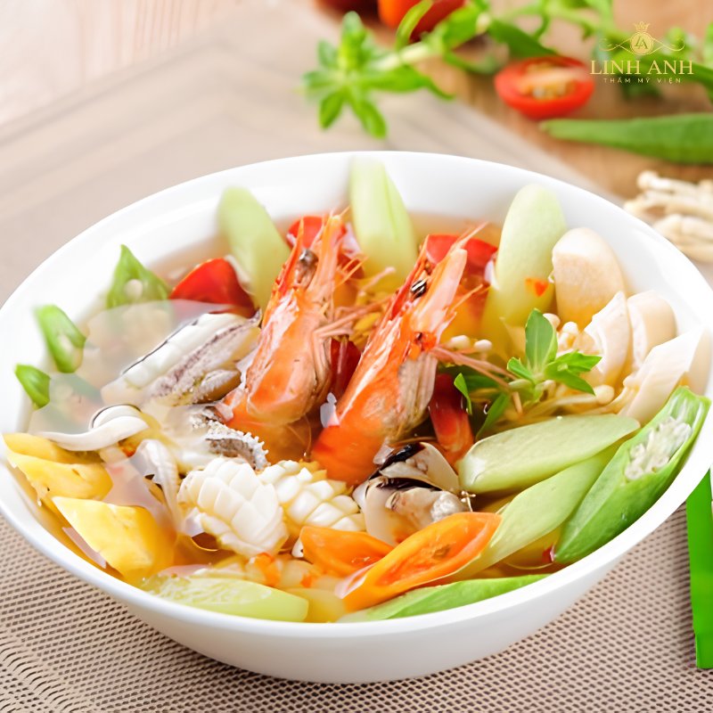 Xăm môi ăn canh chua được không