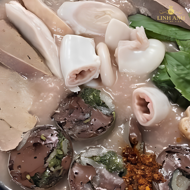 Xăm môi ăn cháo lòng lòng lợn được không