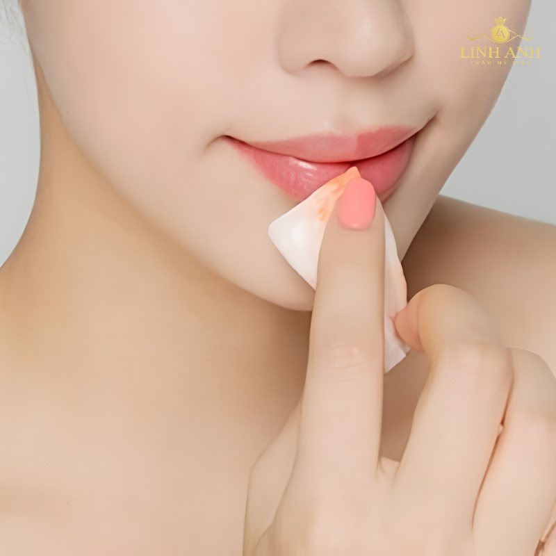 Vệ sinh môi miệng sau khi ăn hành lá