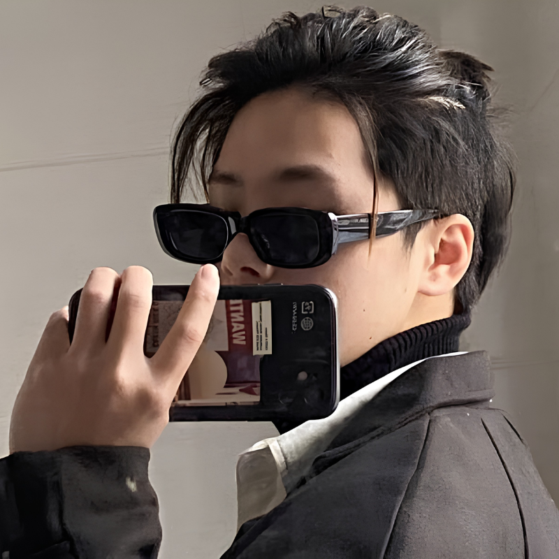 Selfie cận mặt đẹp nam