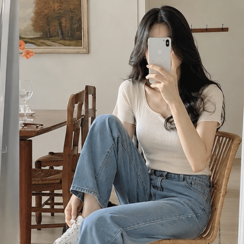 Chụp ảnh nữ ngồi ghế trước gương