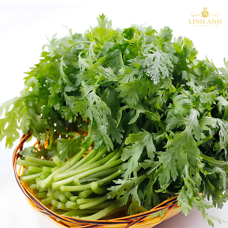 Nên ăn rau tần ô nấu chín sau phun môi