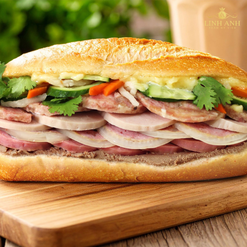 Không ăn bánh mì chả lụa sau phun môi