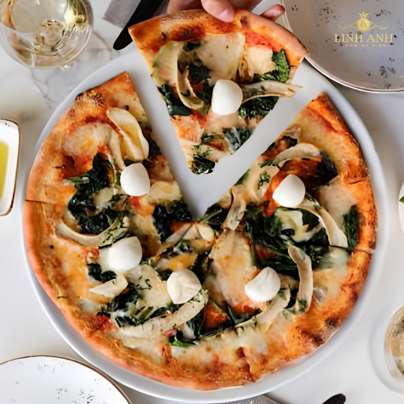 Kiêng ăn pizza sau phun môi