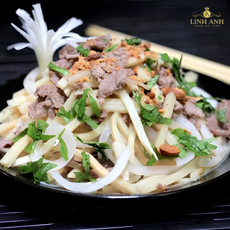 Ăn củ sắn luộc với thịt heo sau phun môi
